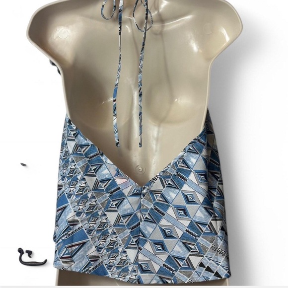 ‎Geometric Patterned Trapeze Halter Top - Picture 3 of 14